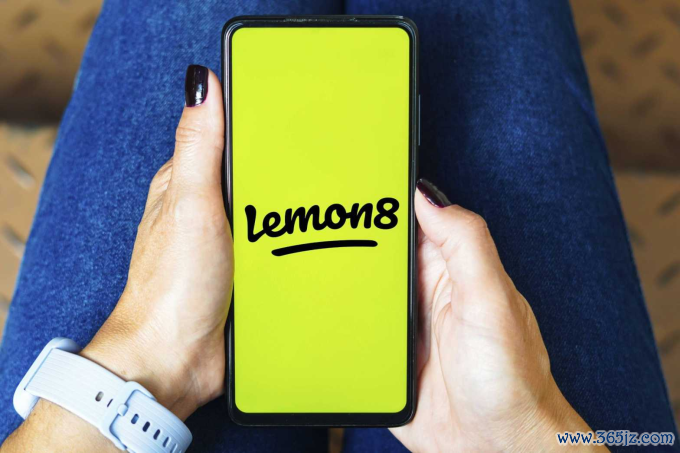 Logo ứng dụng Lemon8 trên một chiếc smartphone. Ảnh: Pubity