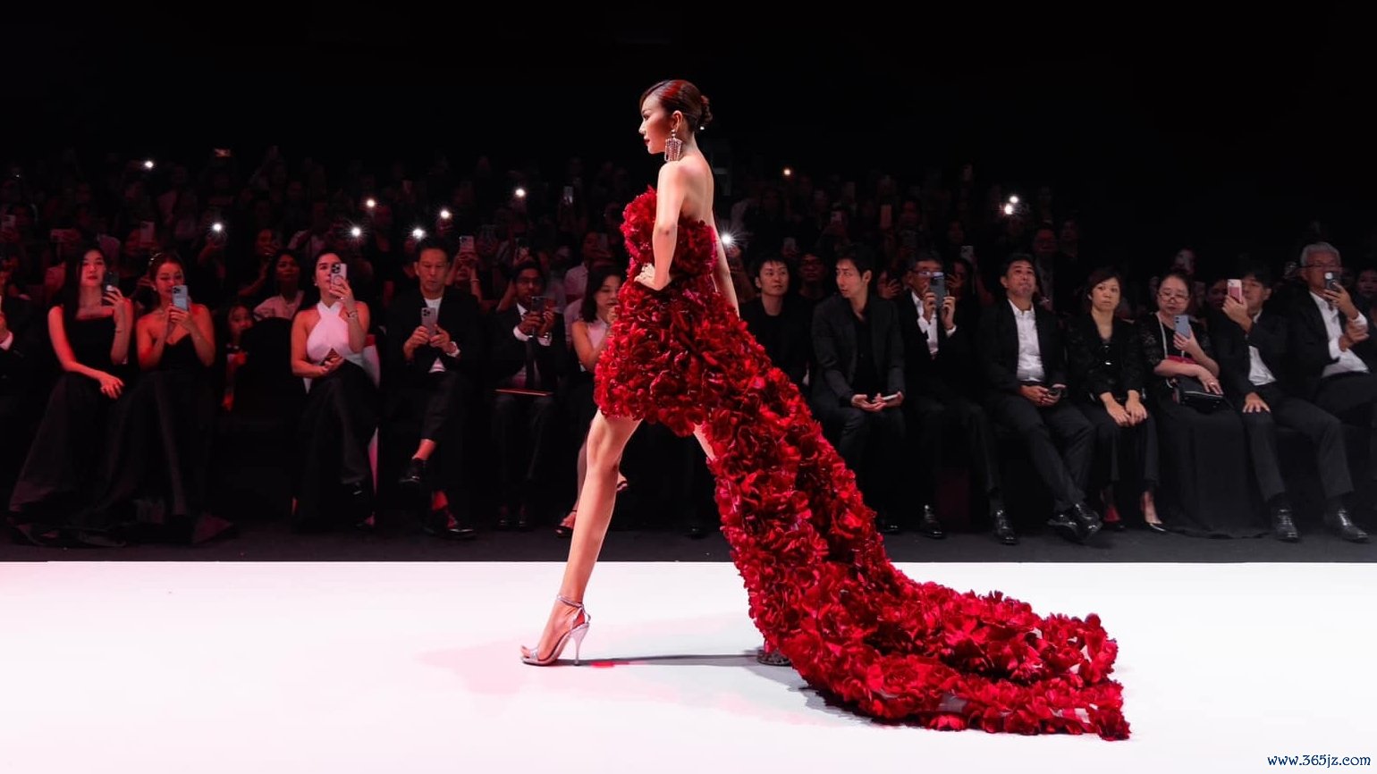 Khoảnh khắc Thanh Hằng catwalk năm 2024