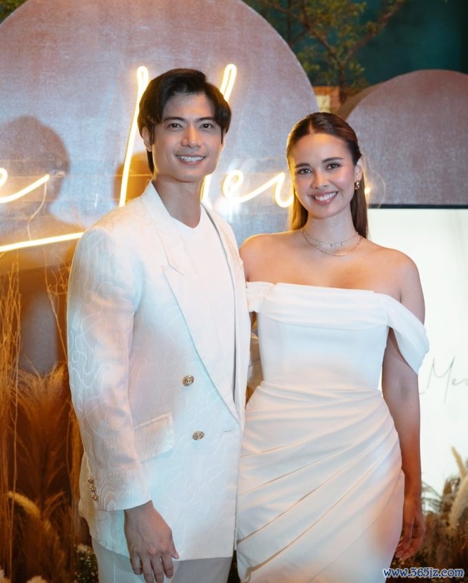 Vợ chồng Megan Young dự sự kiện khi cô có thai gần ba tháng, chưa lộ rõ bụng. Ảnh: Instagram Mikaeldaez